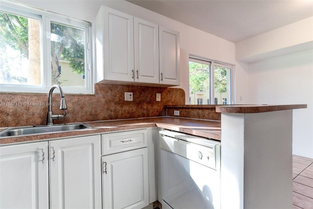 970 Northeast 34th Avenue #101 - Photo 7 of 30