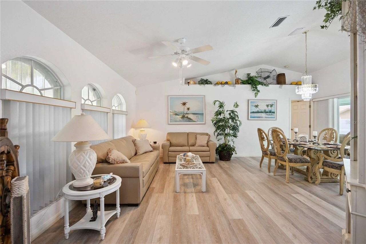 444 Viceroy Ter - Photo 6 of 42