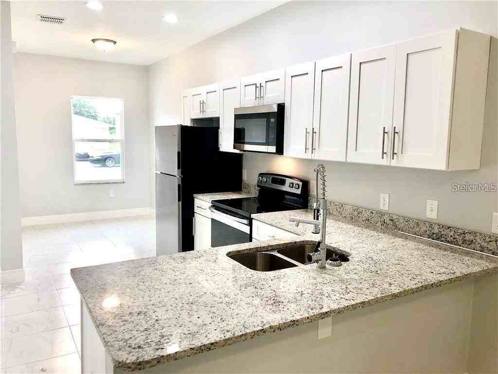 717 Camel Ct - Photo 2 of 6