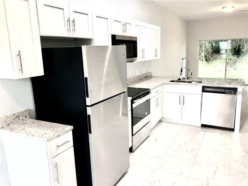 717 Camel Ct - Photo 3 of 6