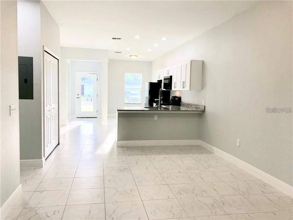 717 Camel Ct - Photo 4 of 6