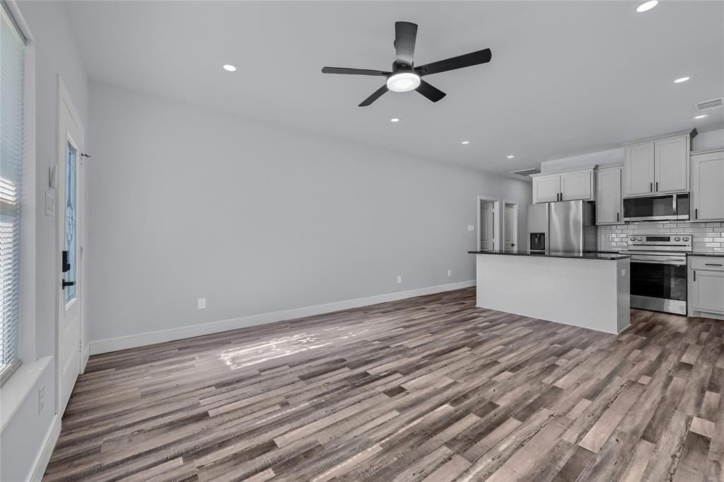 729 East Sears Street - Photo 5 of 32