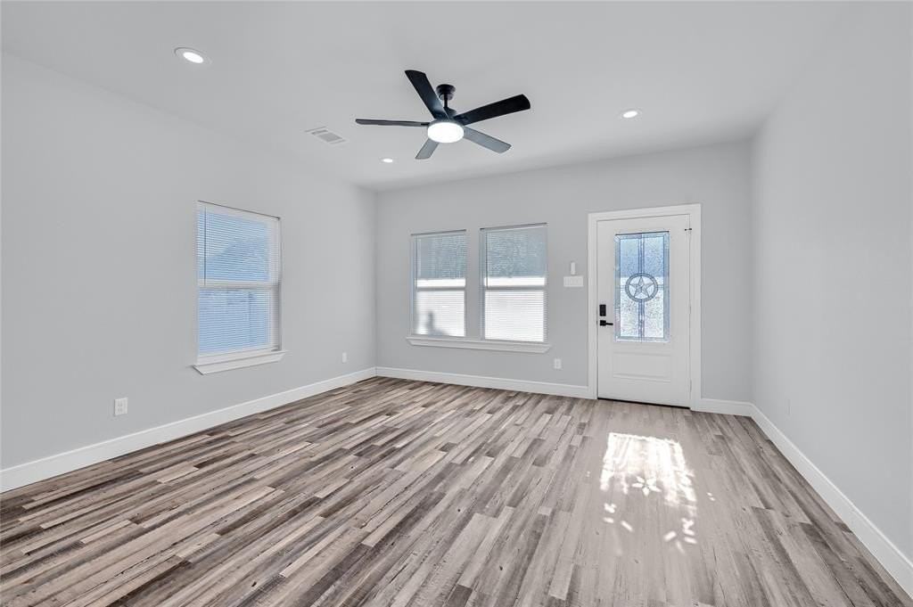 729 East Sears Street - Photo 7 of 32