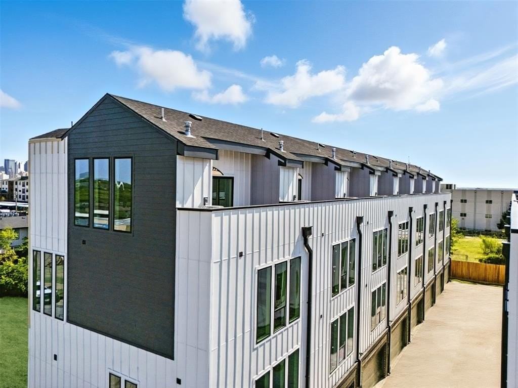 312 N Lancaster Ave #103 - Photo 2 of 28