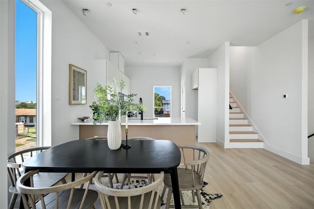 312 N Lancaster Ave #103 - Photo 4 of 28