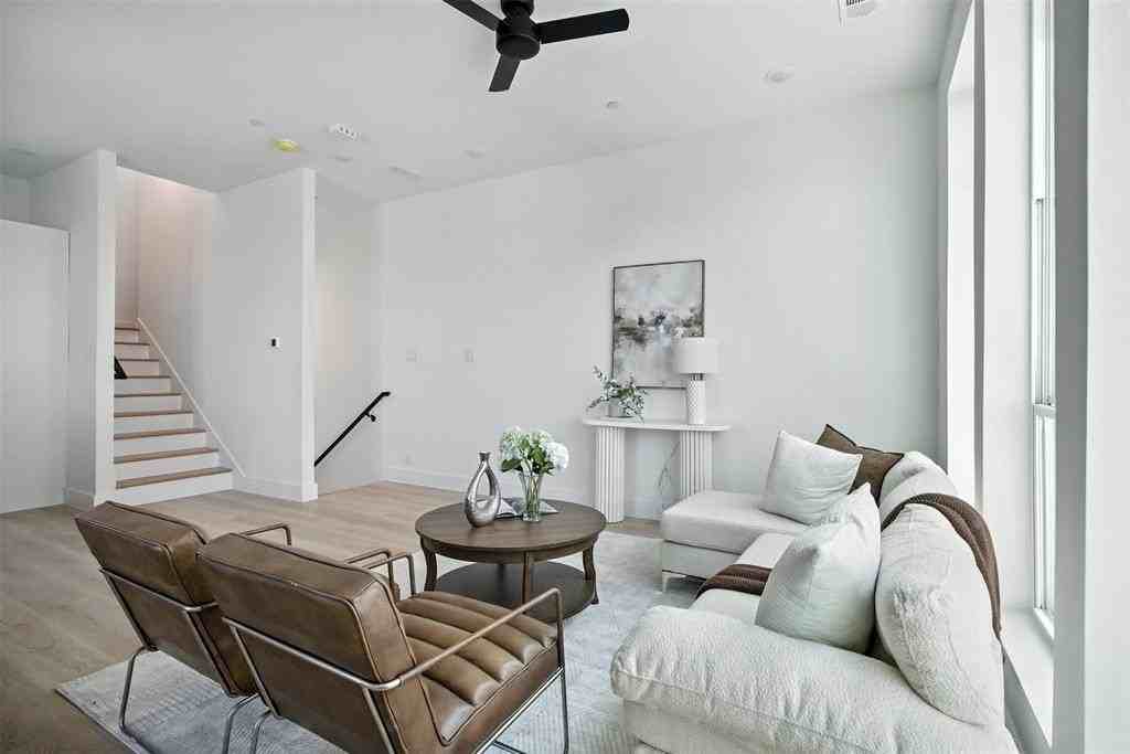 312 N Lancaster Ave #103 - Photo 6 of 28