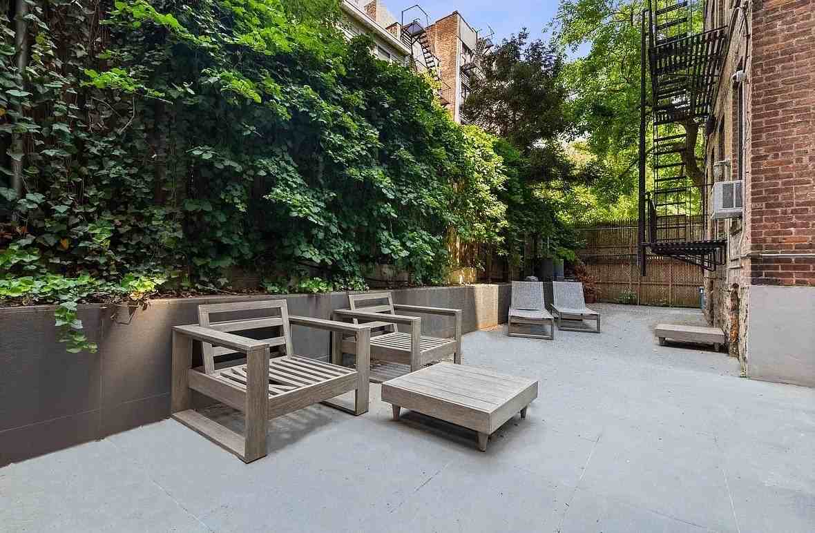 409 E 84th St #12A - Photo 3 of 5