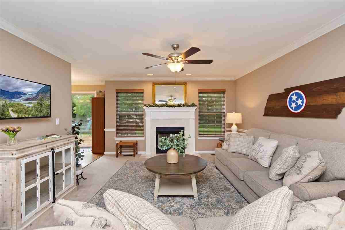 1627 Jarratt Dr - Photo 2 of 28