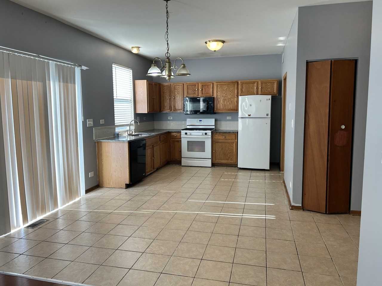 820 Rebecca Ln - Photo 3 of 15