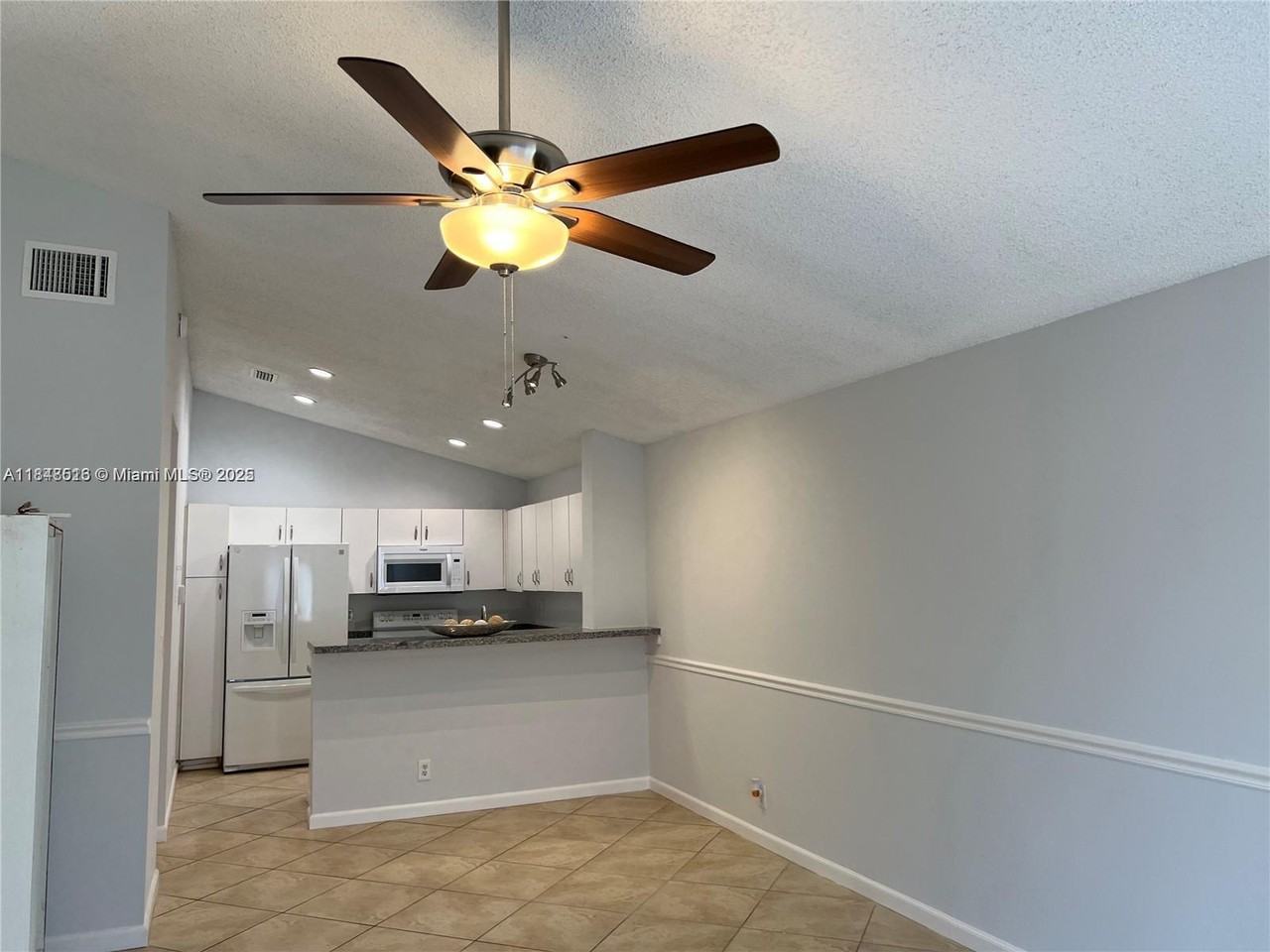 151 Sw 95th Ter ##202 - Photo 2 of 23