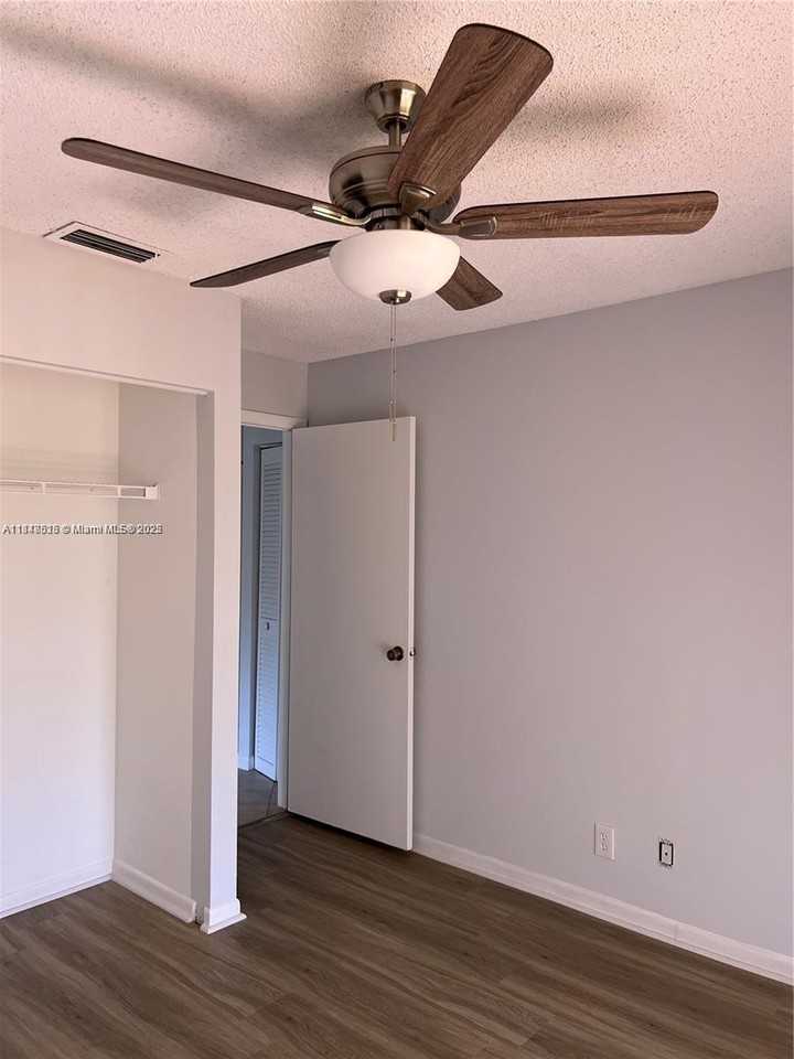 151 Sw 95th Ter ##202 - Photo 7 of 23