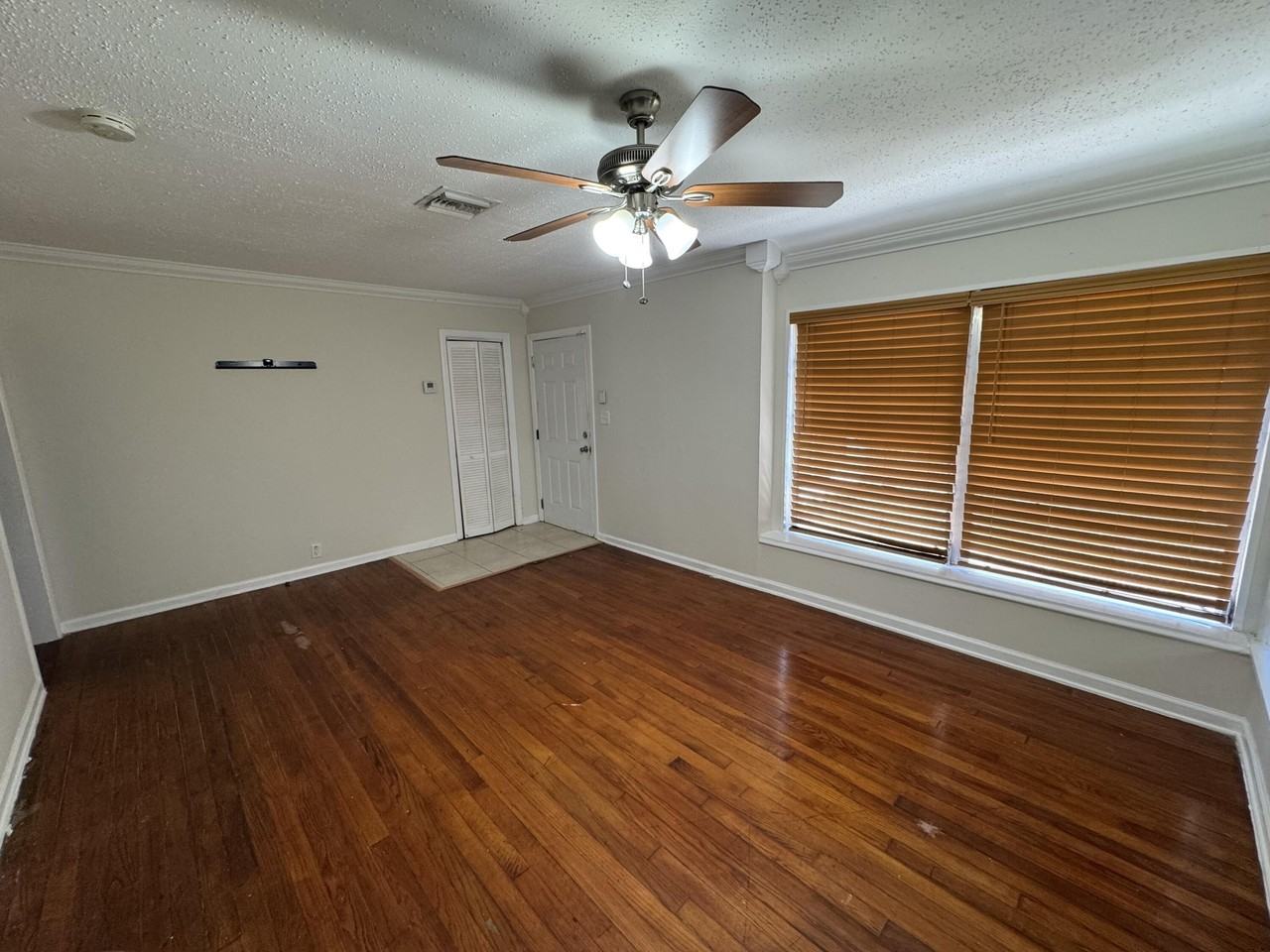 517 45th Street - Photo 5 of 14