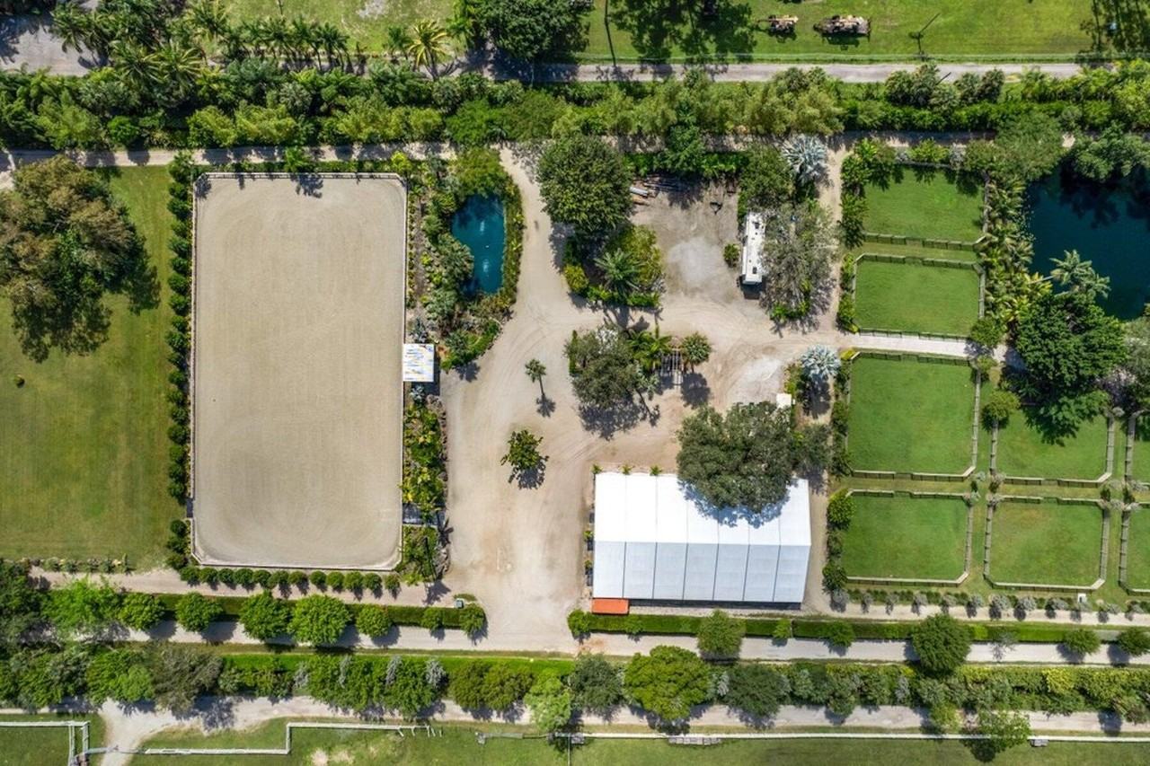 1754 B Rd - Photo 2 of 32