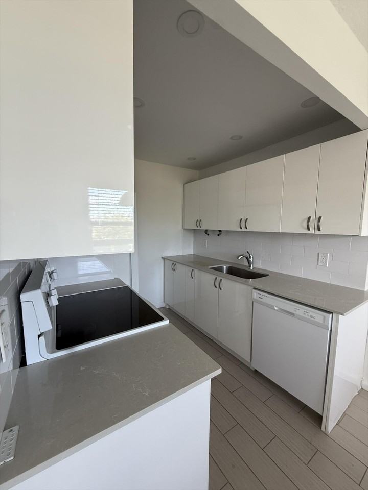 4085 Cornwall Drive - Photo 6 of 15