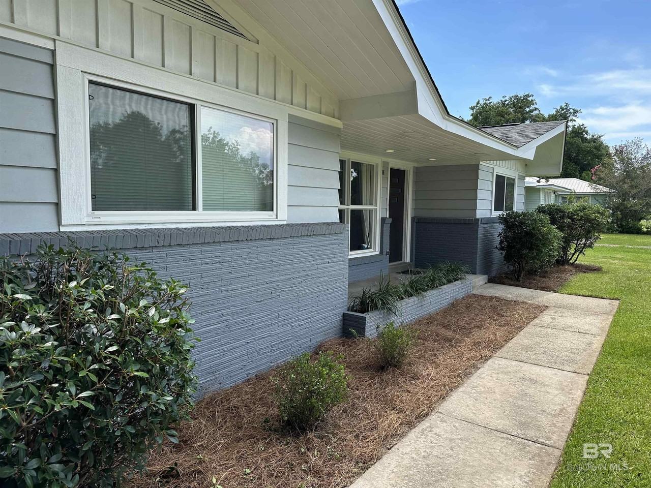 311 West Marigold Avenue - Photo 5 of 17