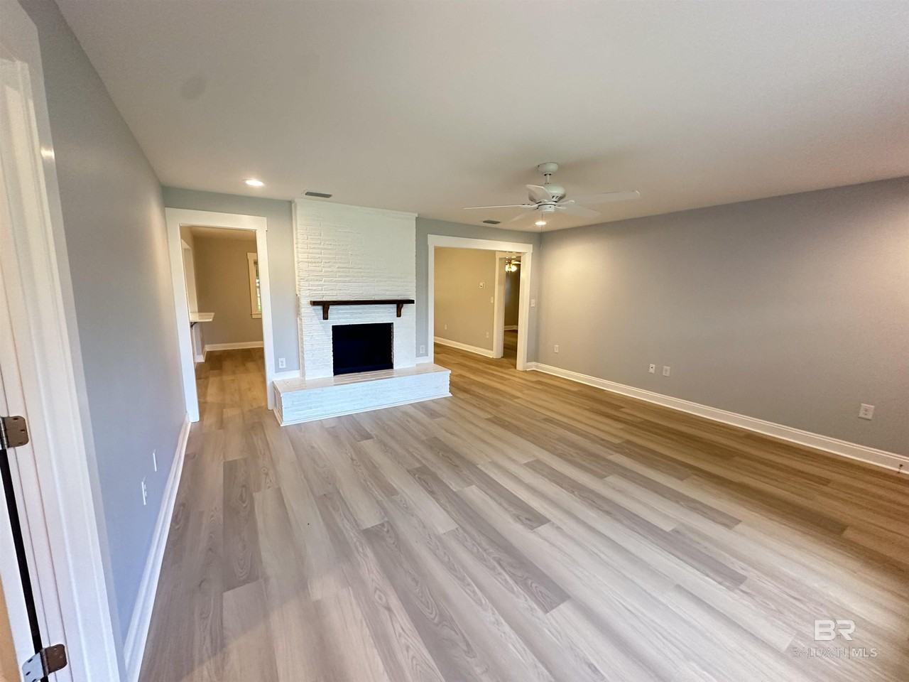 311 West Marigold Avenue - Photo 6 of 17