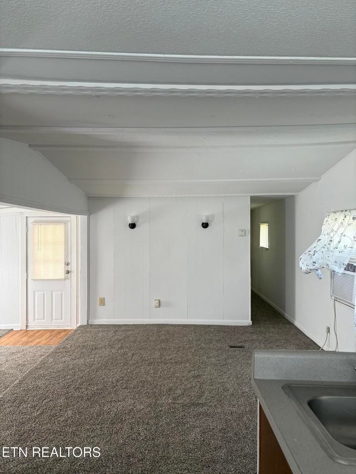 139 Hillview Rd - Photo 2 of 10