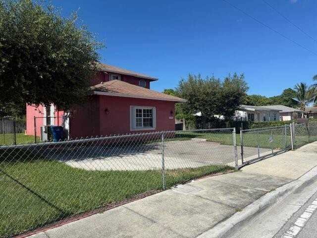 1390 W 33rd St - Photo 4 of 33