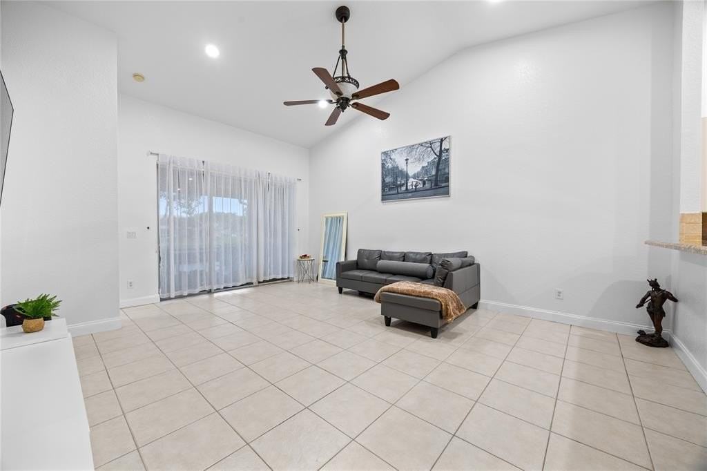 243 Coral Trace Ln - Photo 6 of 39