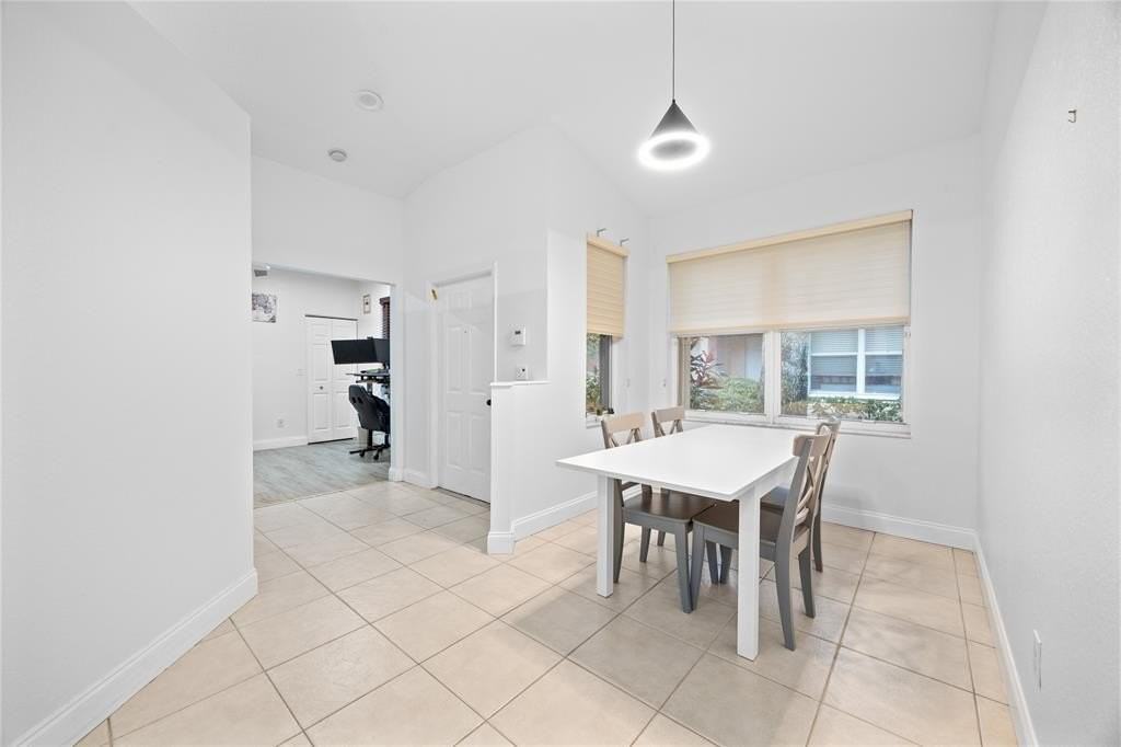 243 Coral Trace Ln - Photo 7 of 39