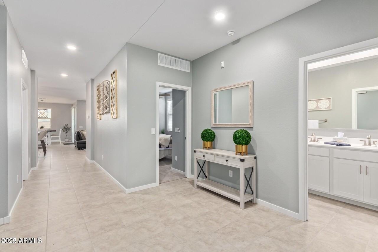 5922 N 199th Ln - Photo 3 of 24