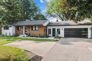 featured image of 1528 E Maple Rd