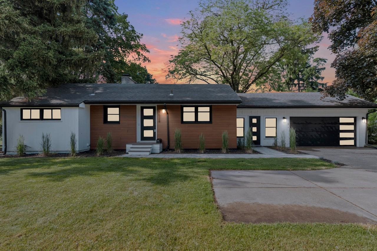 1528 E Maple Rd - Photo 3 of 43