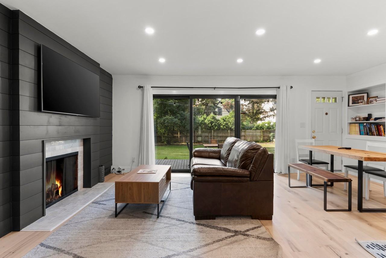 1528 E Maple Rd - Photo 5 of 43