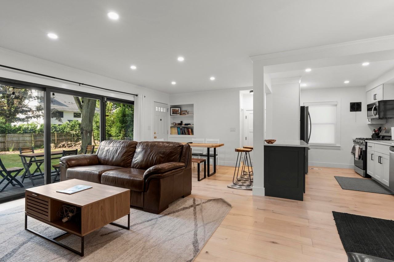 1528 E Maple Rd - Photo 6 of 43