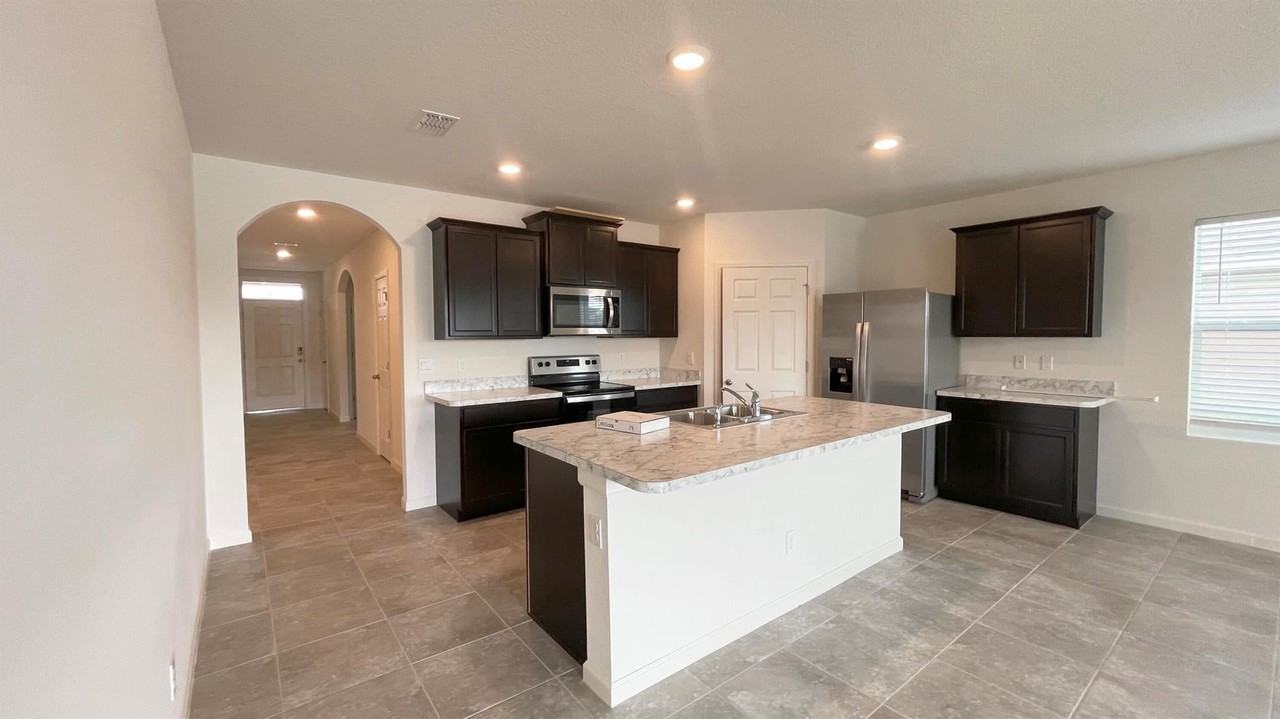 978 Sw Longfellow Rd - Photo 3 of 5