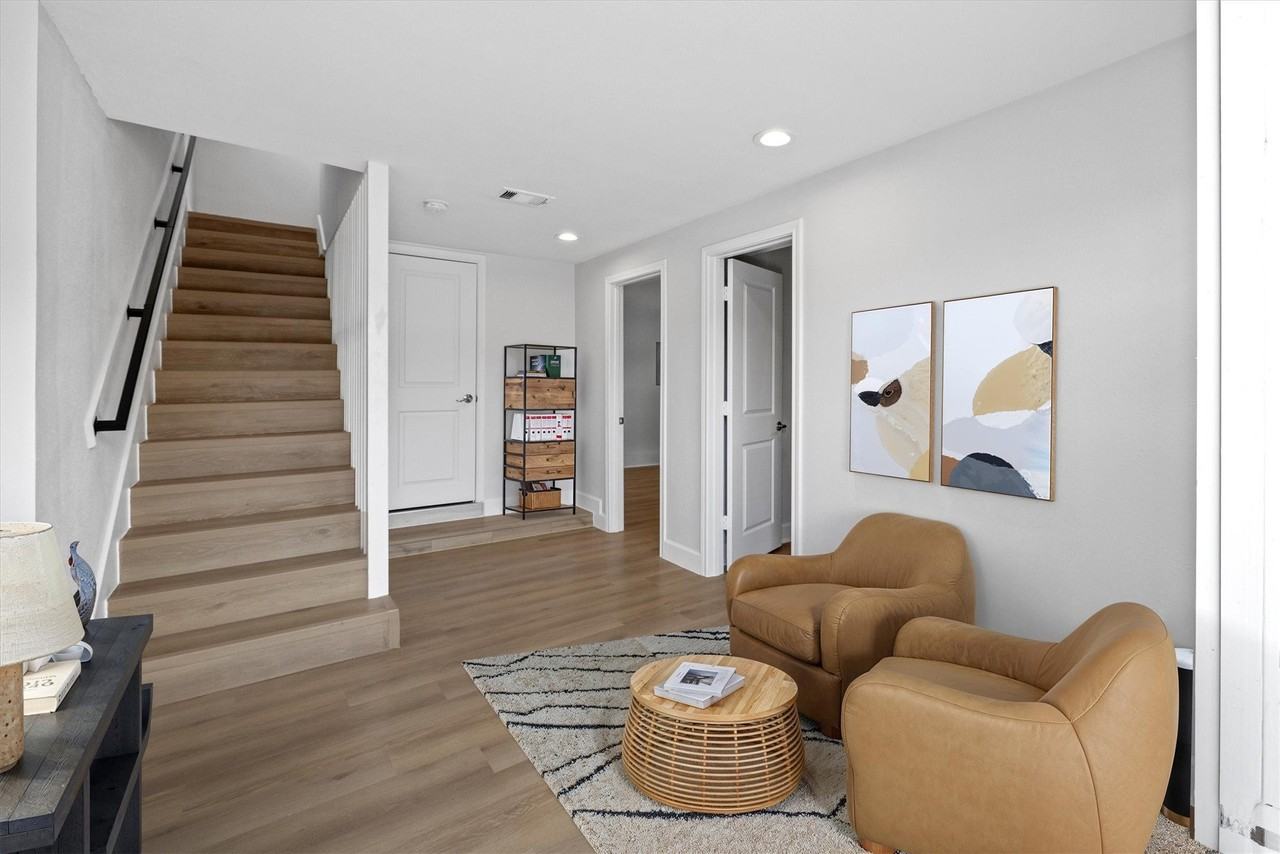 1010 27th St - Photo 3 of 34