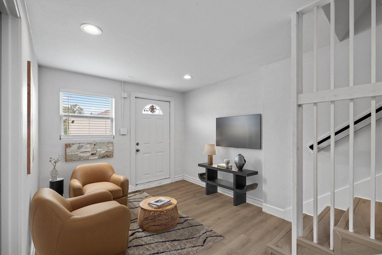 1010 27th St - Photo 5 of 34