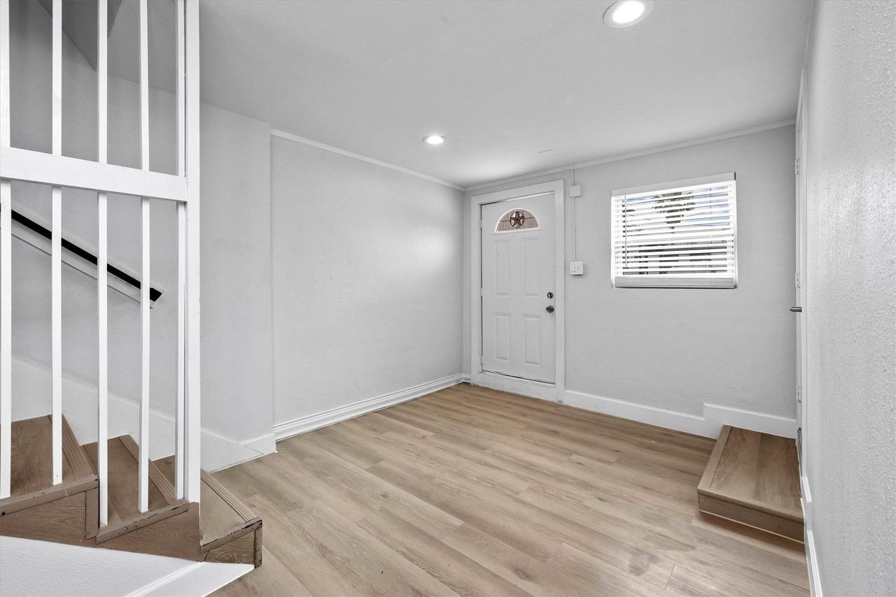 1010 27th St - Photo 6 of 34