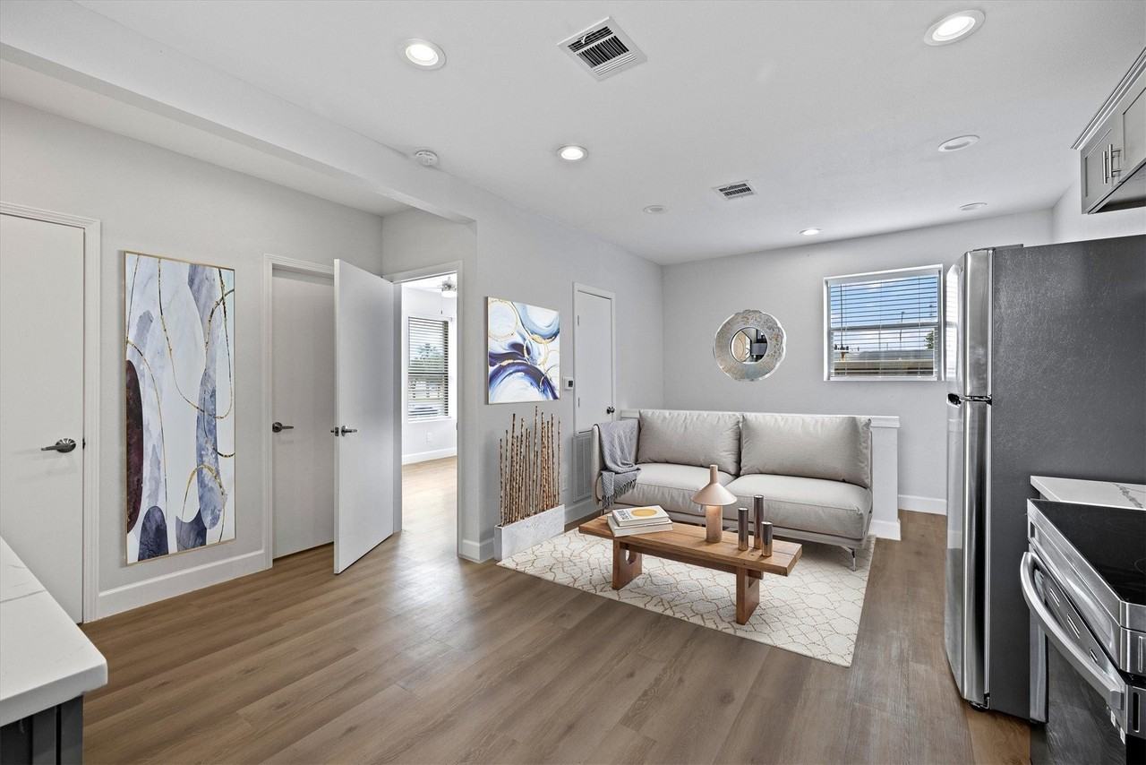 1010 27th St - Photo 7 of 34