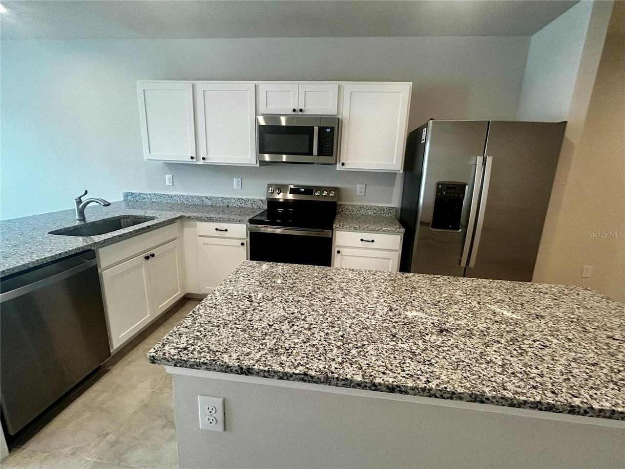 14124 Crimson Ave - Photo 4 of 27