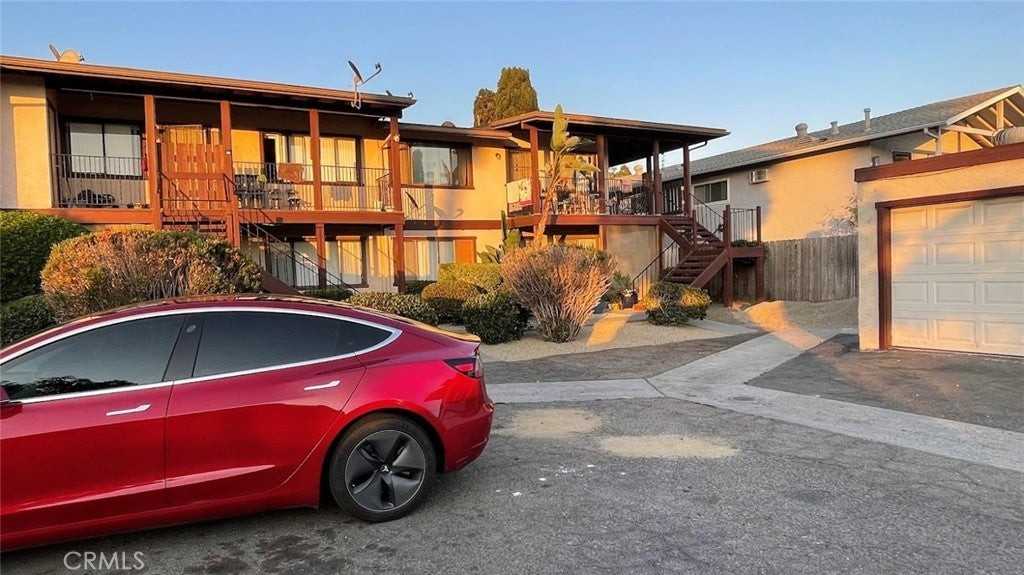 1076 N Escondido Blvd - Photo 2 of 12