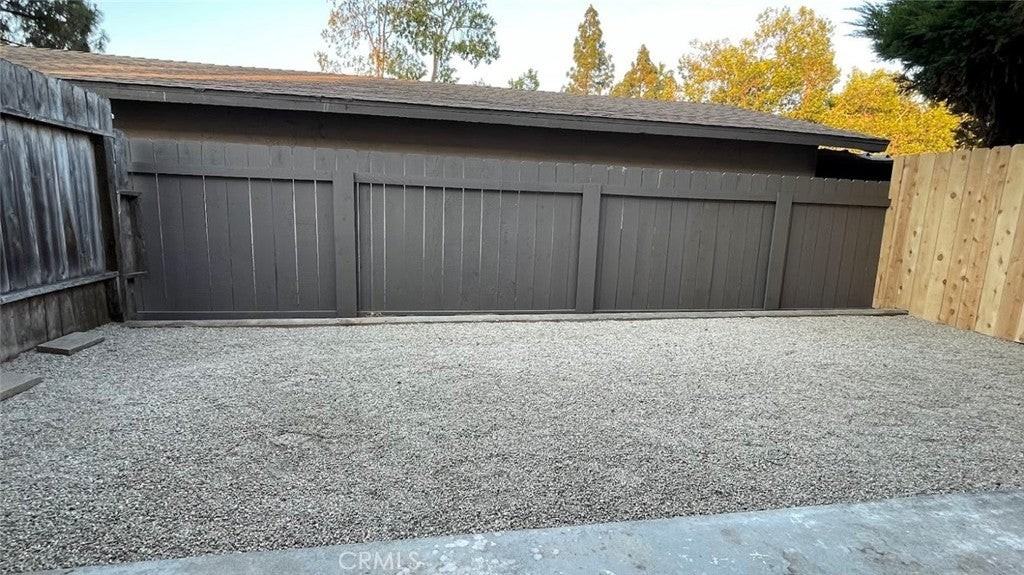 1076 N Escondido Blvd - Photo 4 of 12