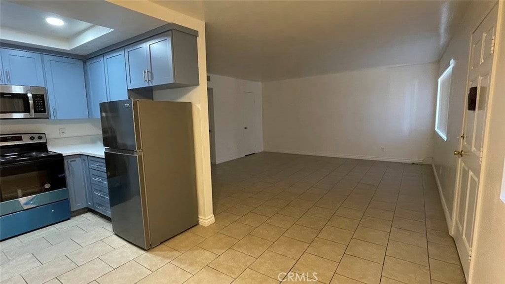 1076 N Escondido Blvd - Photo 6 of 12