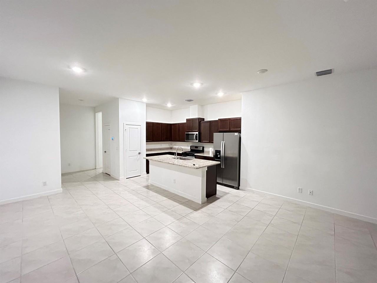 19644 Weathervane Way - Photo 3 of 10