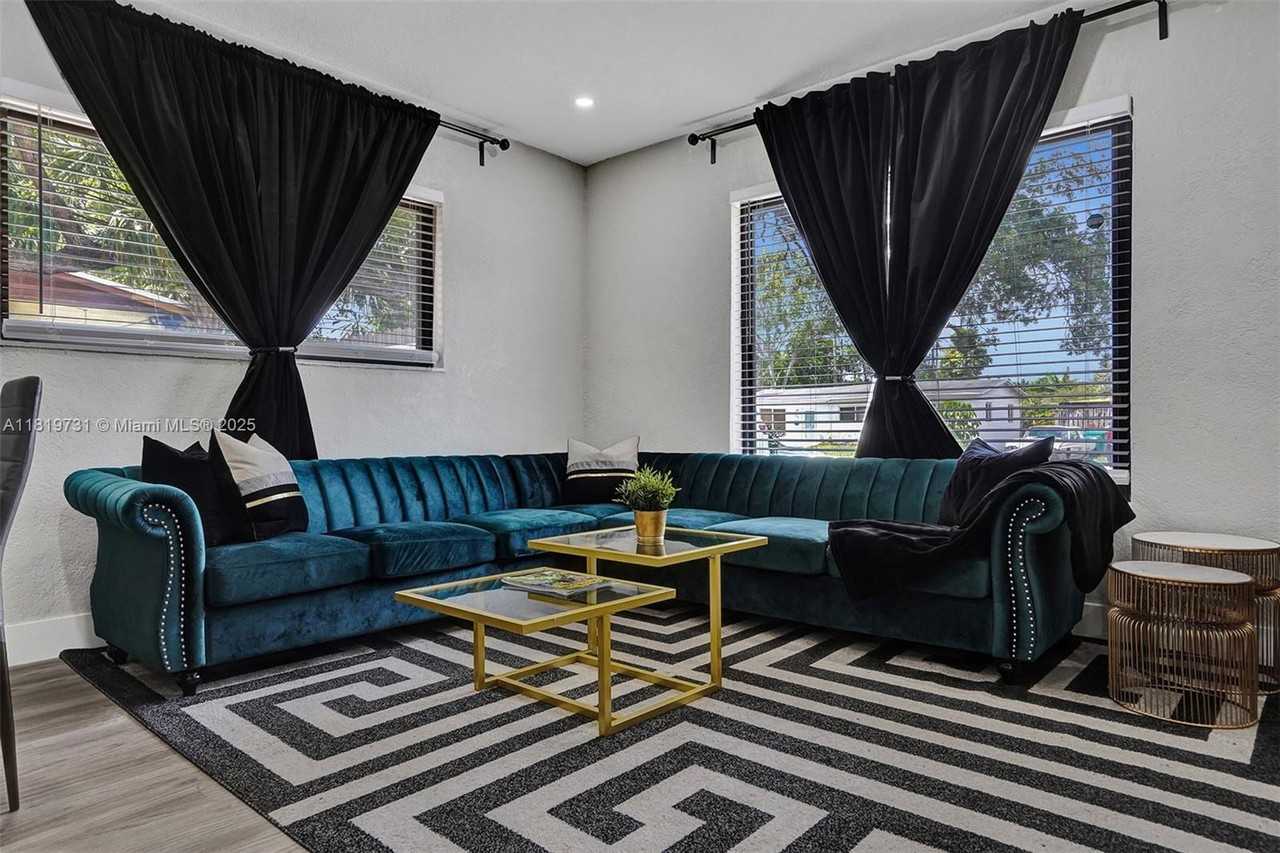 1324 Ne 151st St #1324 - Photo 2 of 8