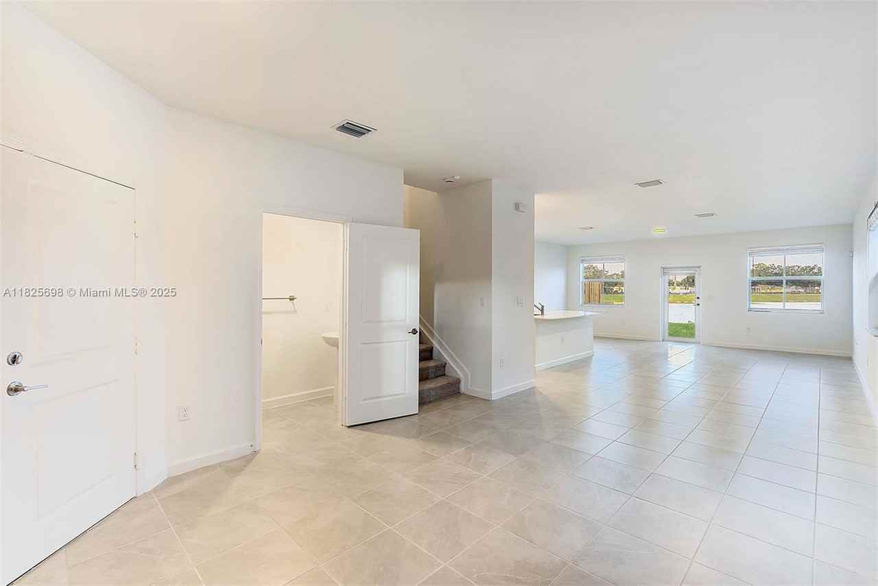 2336 Nw 130th St #2336 - Photo 3 of 8