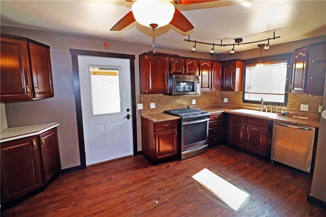 107 Penn St - Photo 2 of 11