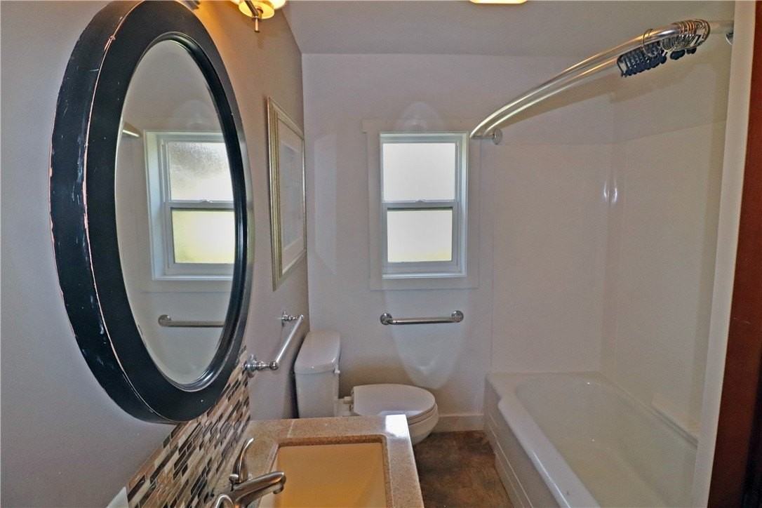 107 Penn St - Photo 6 of 11