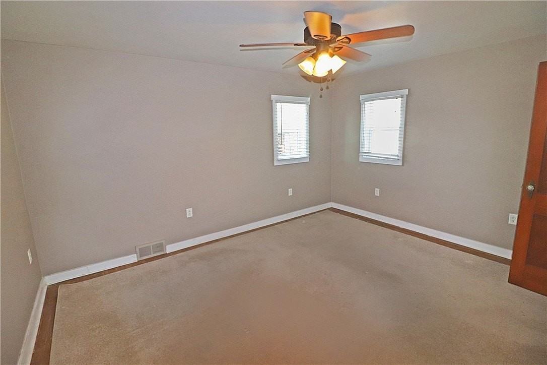 107 Penn St - Photo 7 of 11