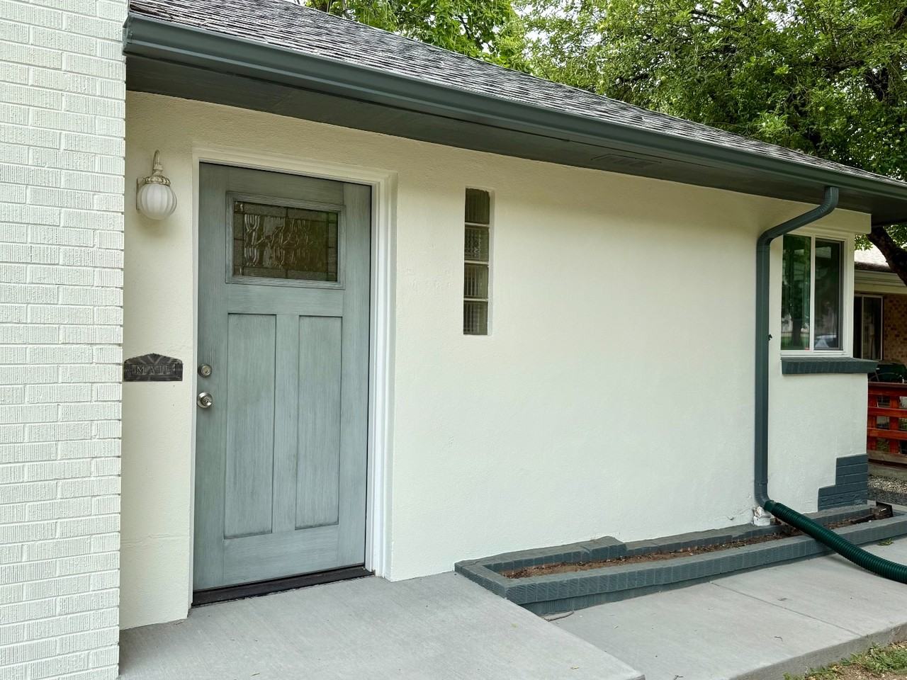 1415 S Jackson St - Photo 2 of 25