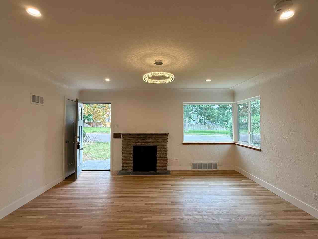 1415 S Jackson St - Photo 3 of 25