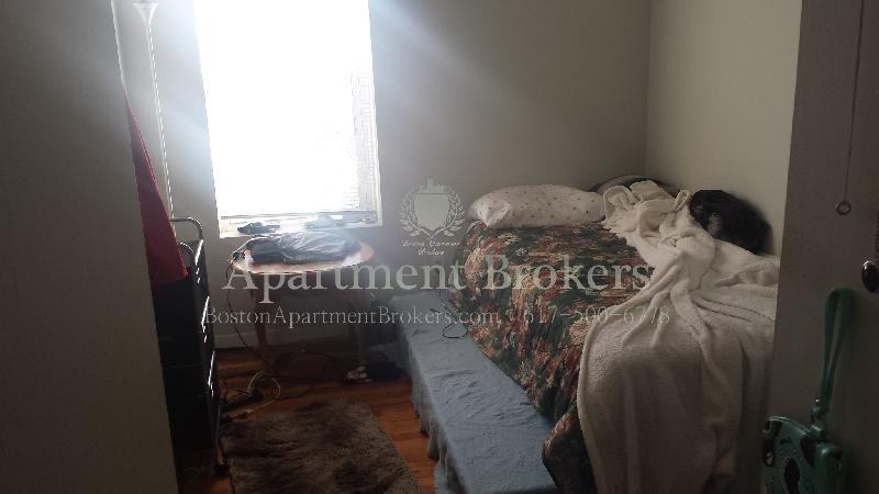 889 Huntington Ave #8 - Photo 4 of 25