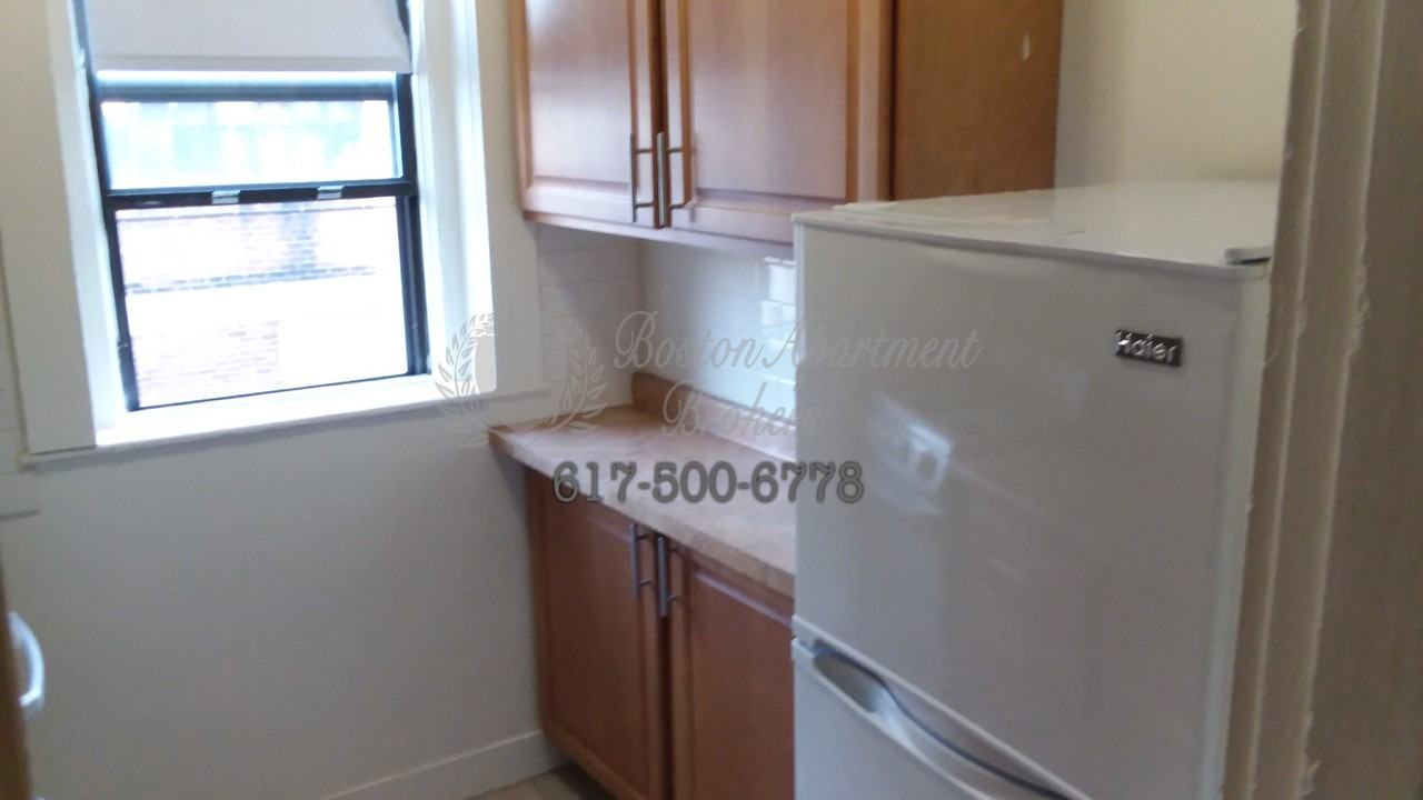 1147 Commonwealth Ave #0A - Photo 5 of 8