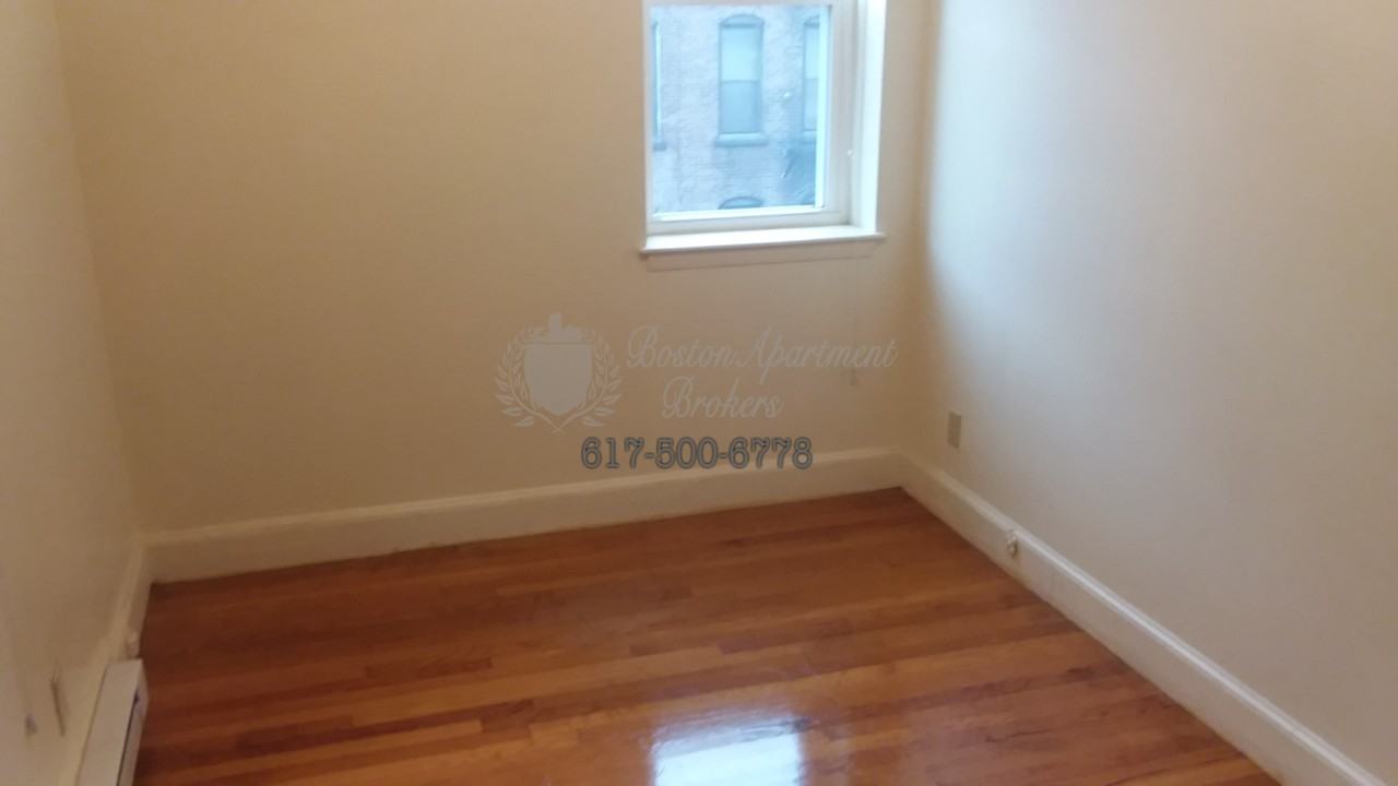 227 Hanover St #11 - Photo 4 of 50
