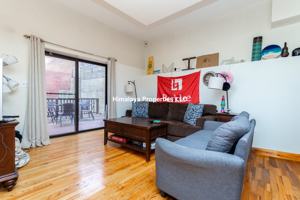 featured image of 451 Park Dr #4